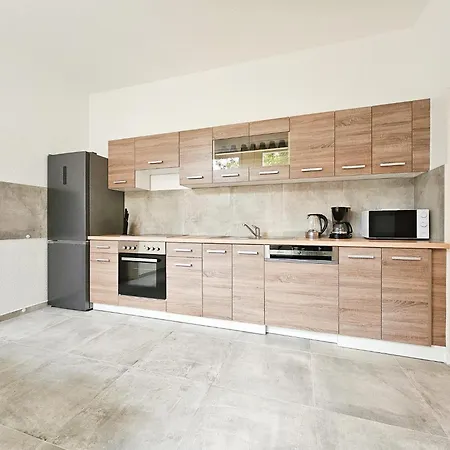 Tolstov - 4 Mit Terrasse Appartement