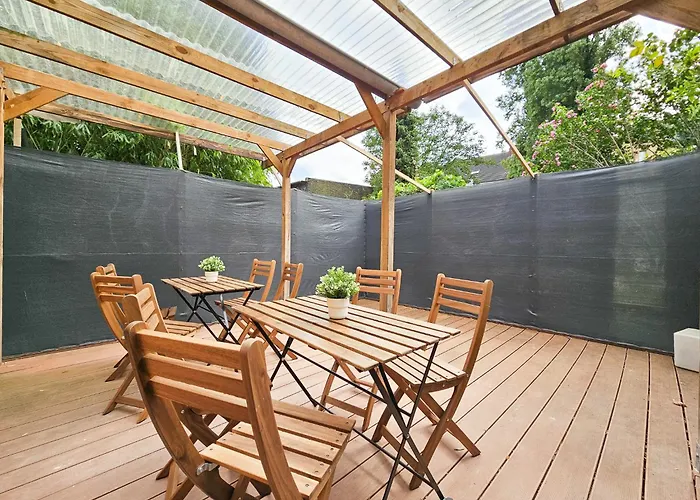 公寓 Tolstov - 4 Mit Terrasse